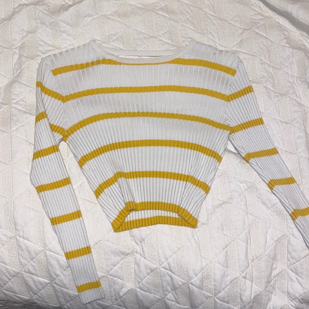 Cropped, long sleeve shirt